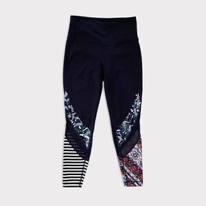 Athleta | EUC MIXED PRINT NAVY MESH SALUTATION
7/8 TIGHT SIZE XS